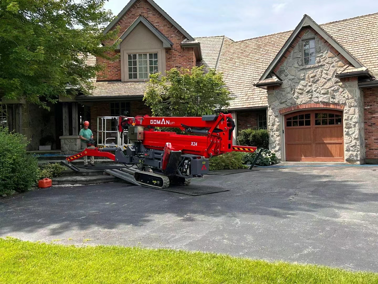 Spider Lifts vs Standard Articulating Boom Lifts: Key Differences & Site Selection Guide Spider Lifts vs Standard Articulating Boom Lifts: Key Differences & Site Selection Guide